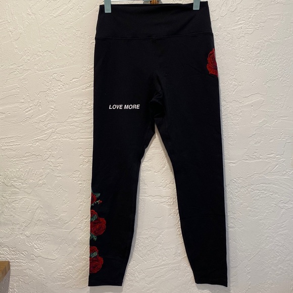 Spiritual gangster Rose Embroidered LOVE MORE leggings - Picture 2 of 8